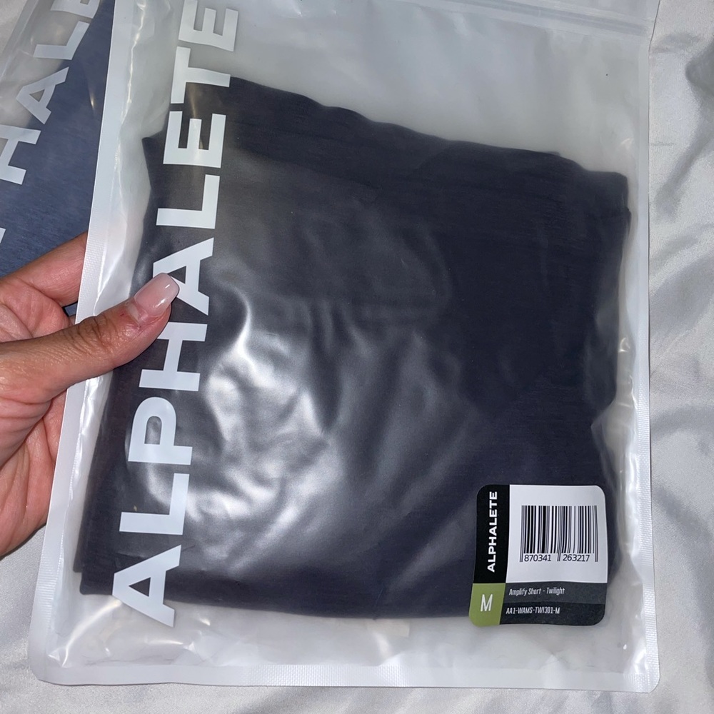 Alphalte shorts amplify size M